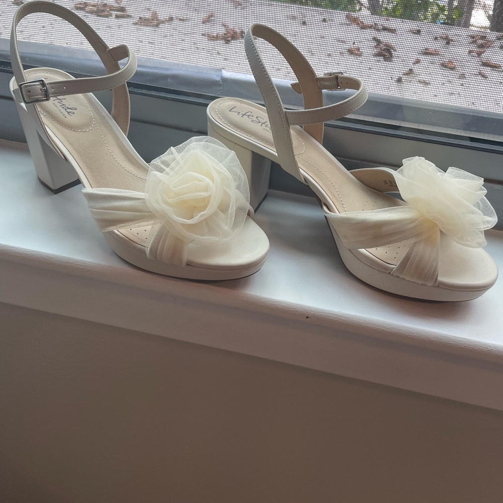 Life Stride Cream Floral Heels